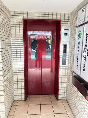 JAMROCK FITNESS南浦和店が入るビルのエレベーター
