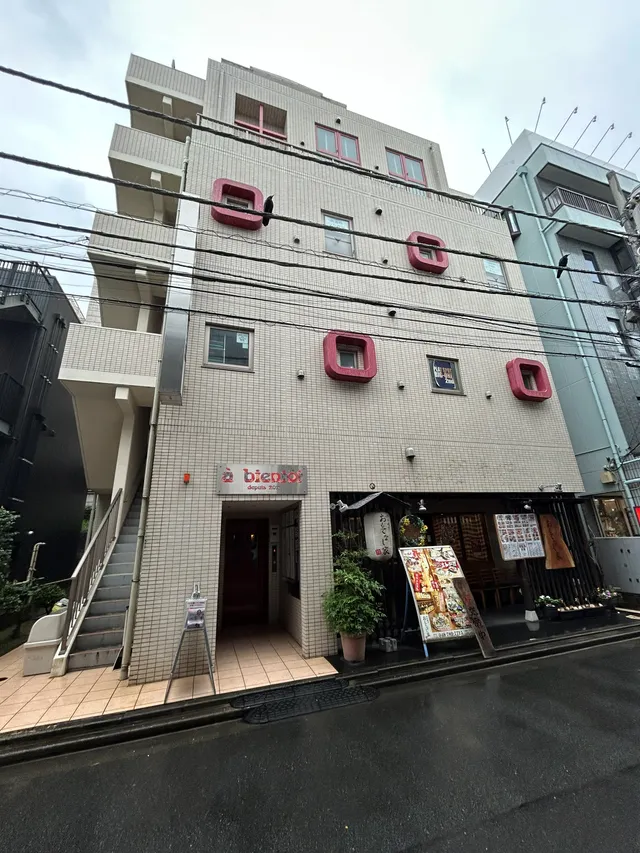 JAMROCK FITNESS南浦和店が入るビルの外観